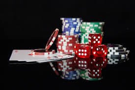 tt777 apk mobile app home screen displaying sports betting options and live casino games